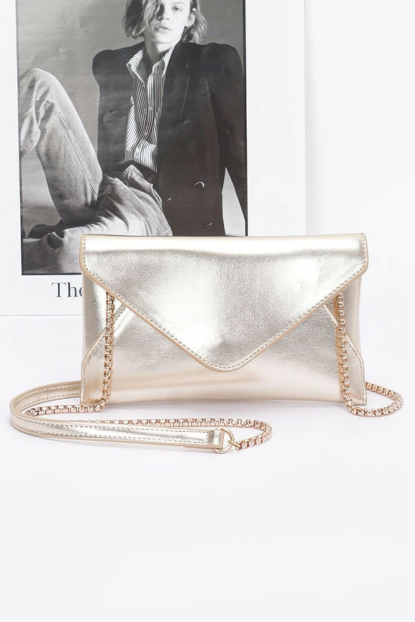Elegant black leather crossbody bag with adjustable strap perfect for everyday use and formal occasions.