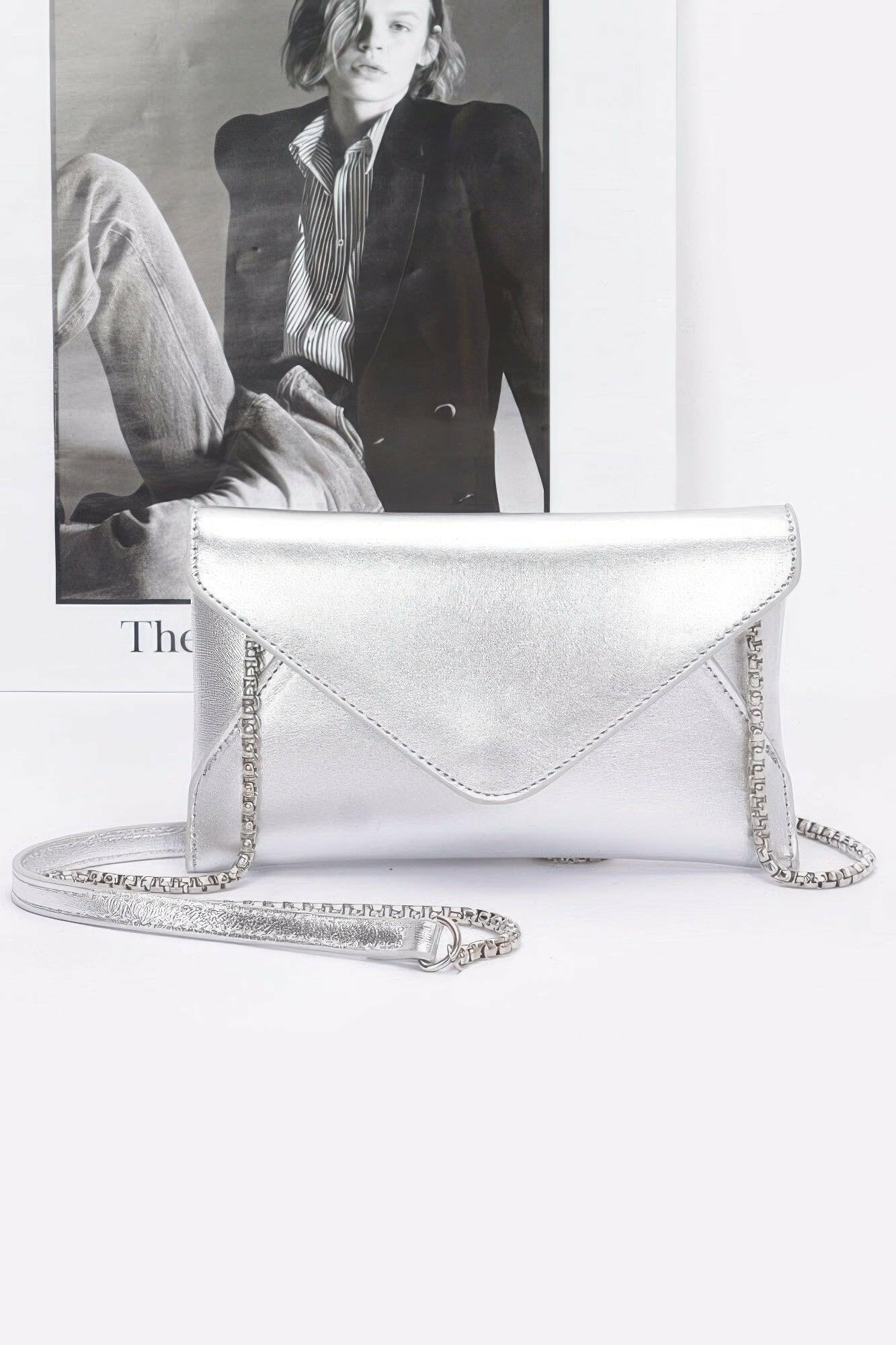 Elegant black leather crossbody bag with adjustable strap perfect for everyday use and formal occasions.