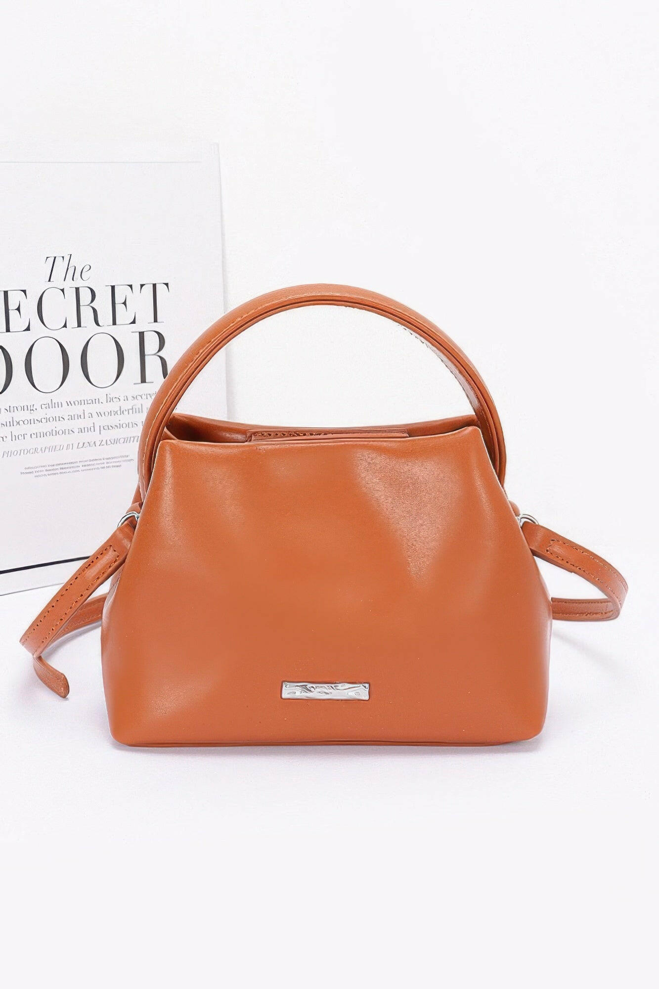 Elegant leather bag showcasing premium craftsmanship, perfect for professional and casual use.