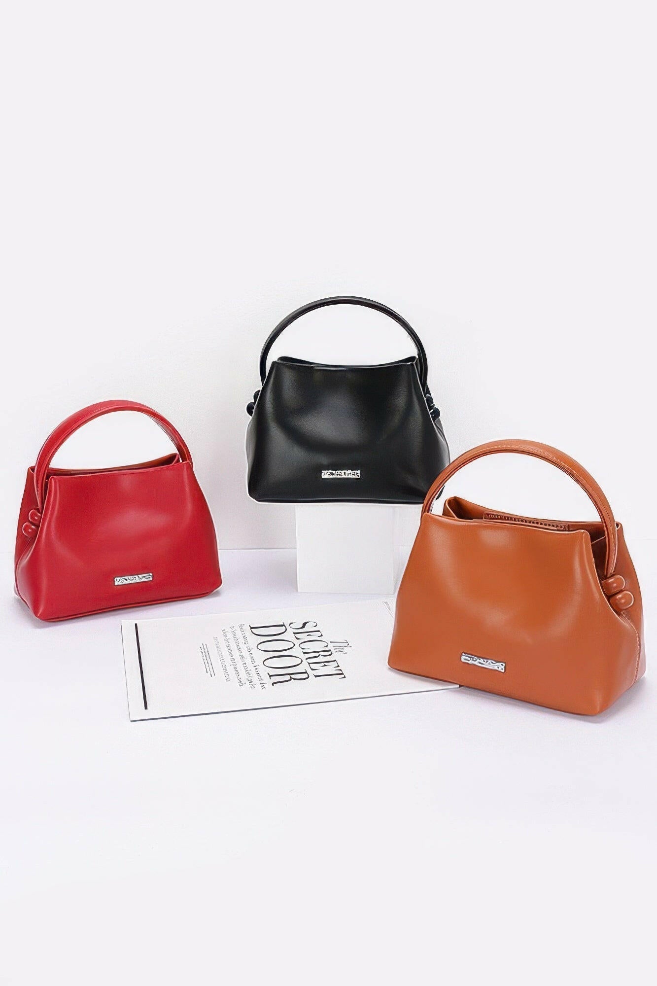 Elegant leather bag showcasing premium craftsmanship, perfect for professional and casual use.
