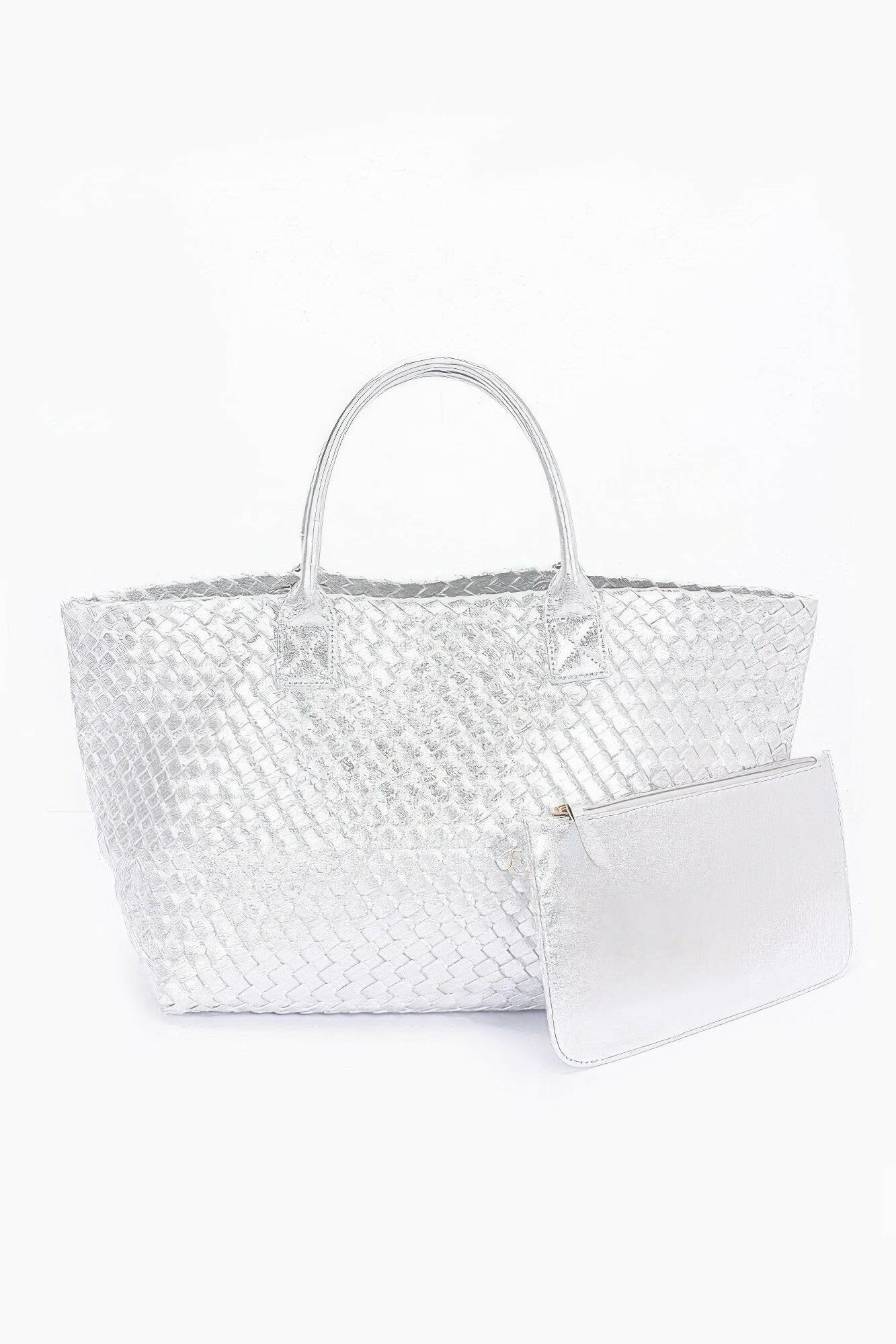 Elegant braided tote bag made from premium materials, perfect for stylish and practical everyday use.