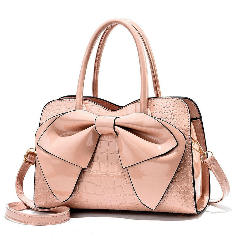 Elegant shoulder bag crafted from premium leather, perfect for formal events and sophisticated style.