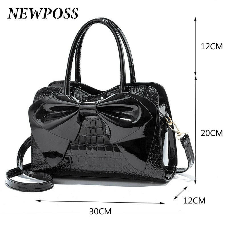 Elegant shoulder bag crafted from premium leather, perfect for formal events and sophisticated style.