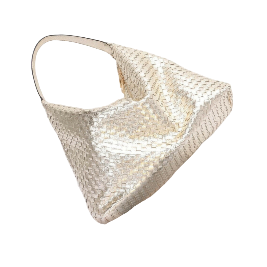 Premium tote bags featuring stylish designs, perfect for everyday use and enhancing your accessory collection.