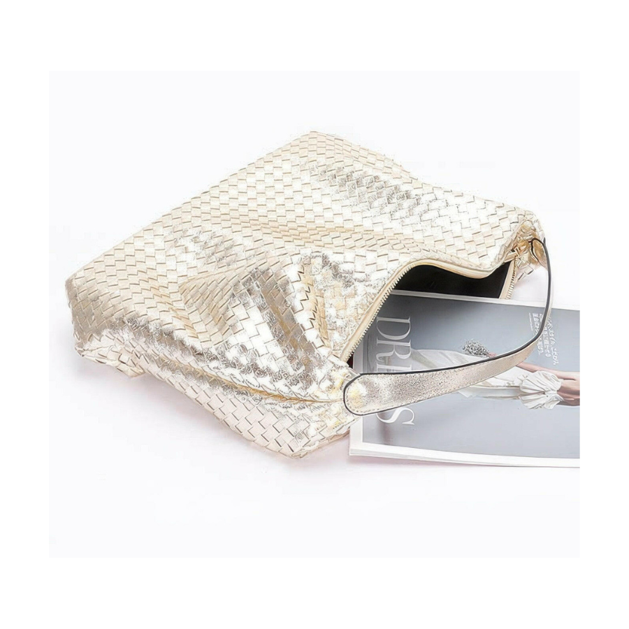 Premium tote bags featuring stylish designs, perfect for everyday use and enhancing your accessory collection.