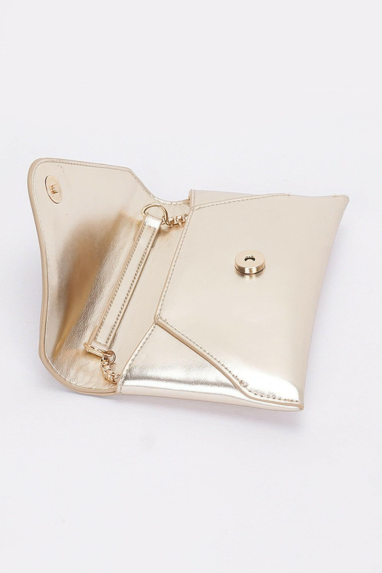 Elegant black leather crossbody bag with adjustable strap perfect for everyday use and formal occasions.