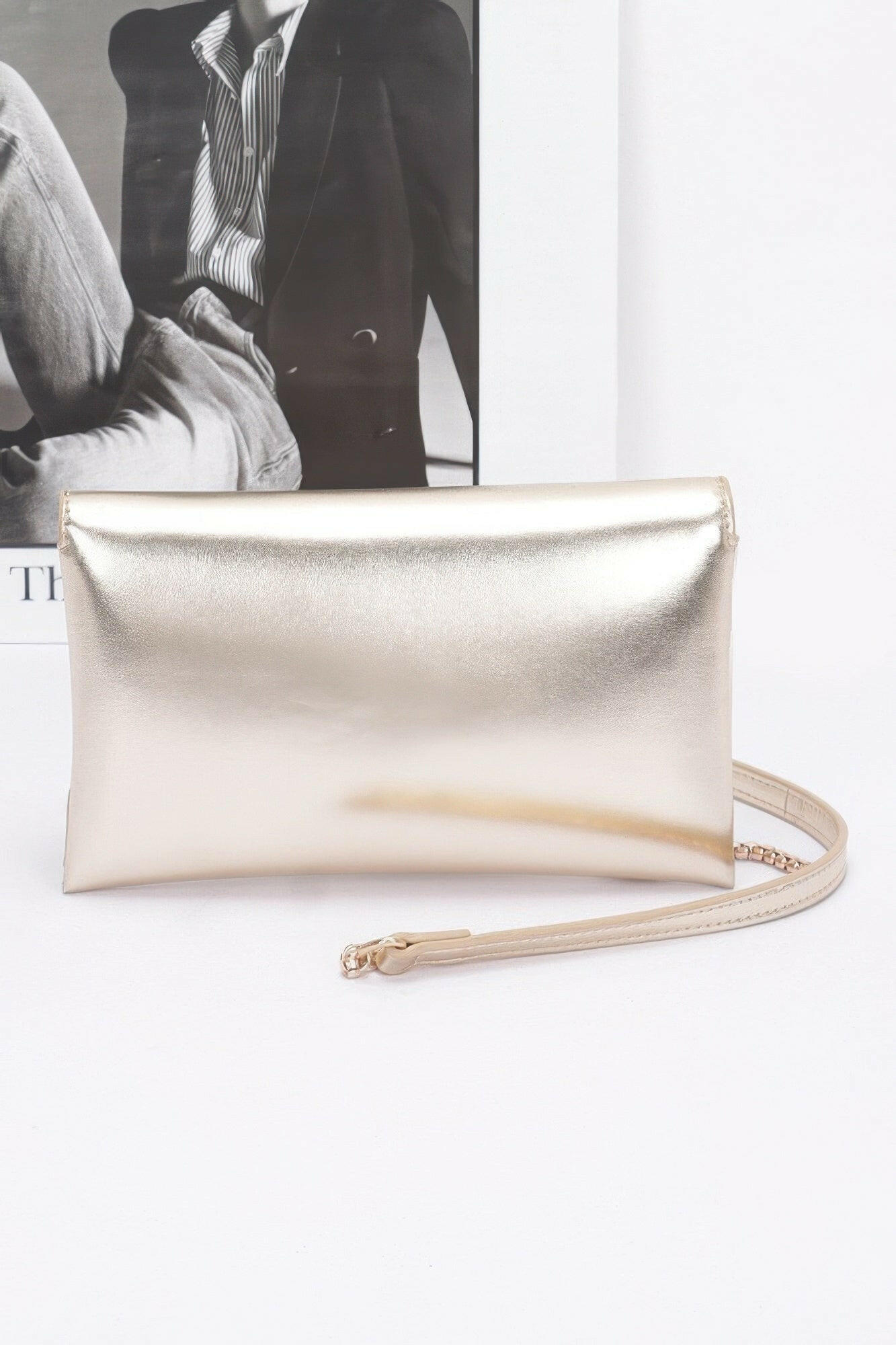 Elegant black leather crossbody bag with adjustable strap perfect for everyday use and formal occasions.