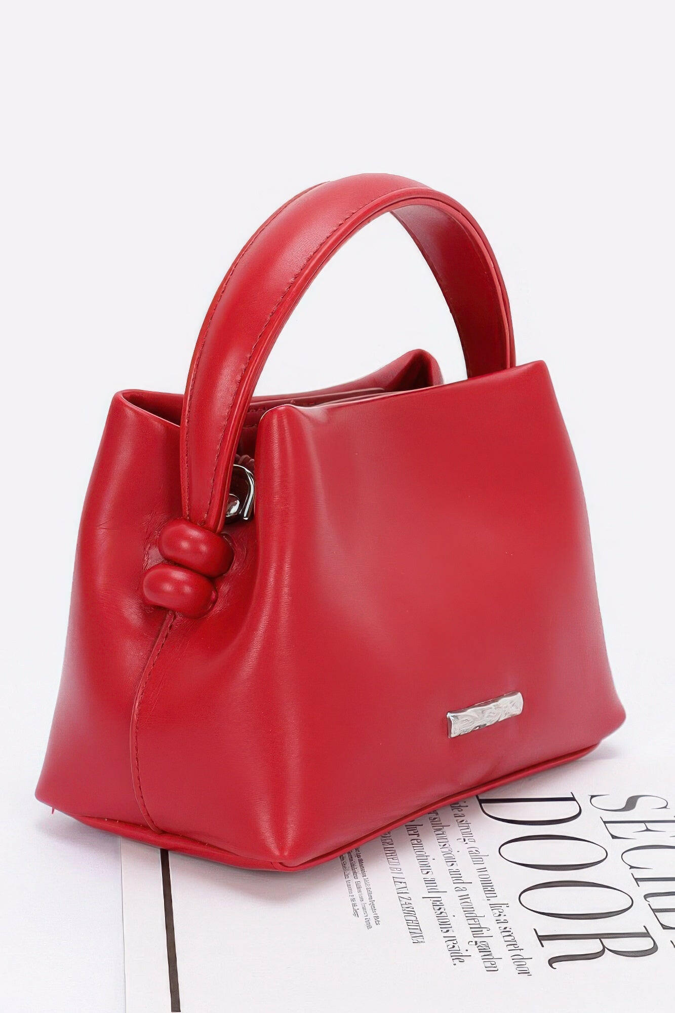 Elegant leather bag showcasing premium craftsmanship, perfect for professional and casual use.