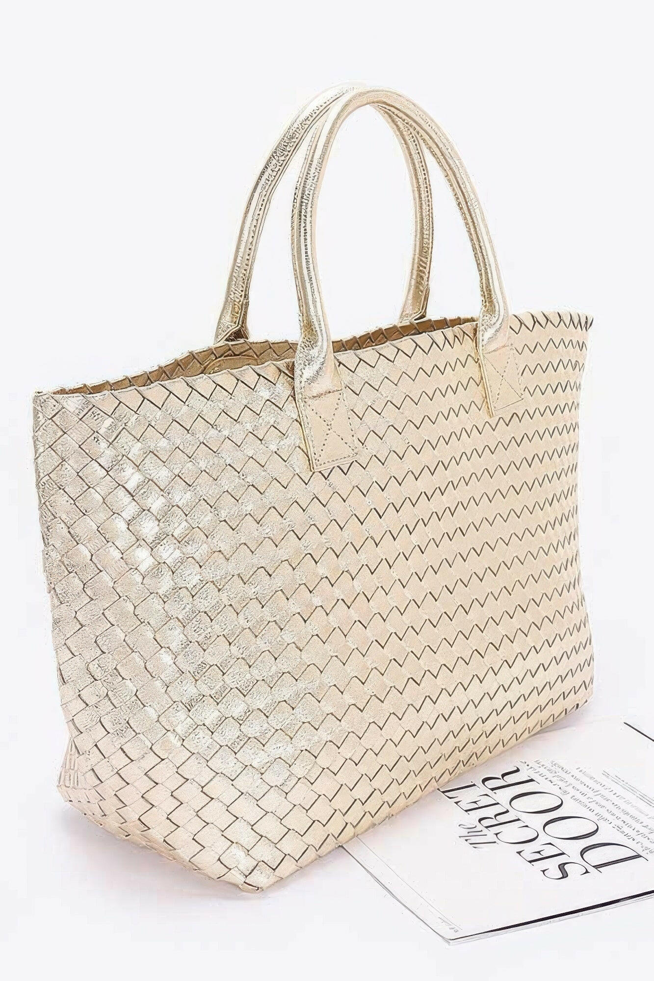 Elegant braided tote bag made from premium materials, perfect for stylish and practical everyday use.