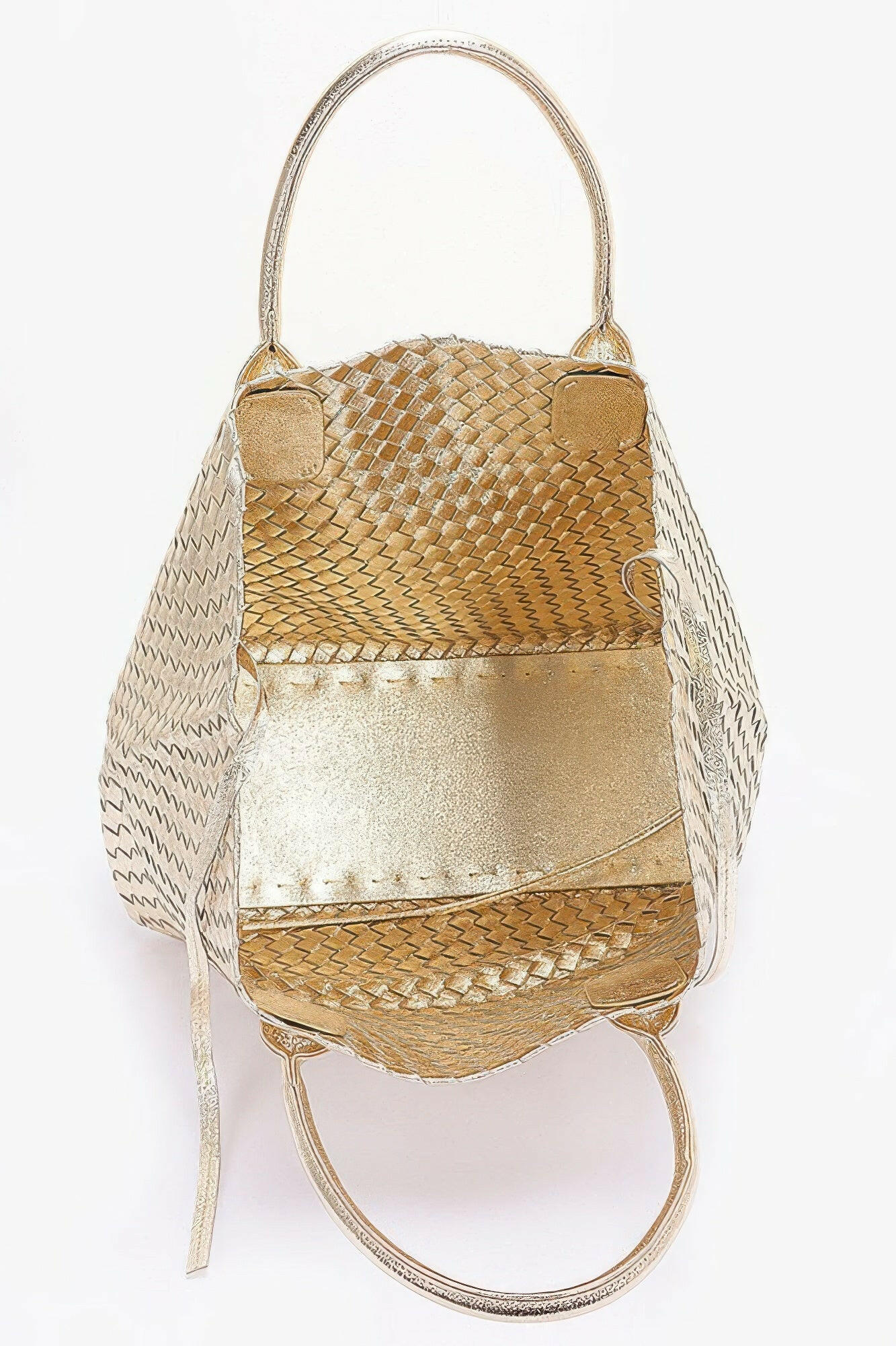 Elegant braided tote bag made from premium materials, perfect for stylish and practical everyday use.