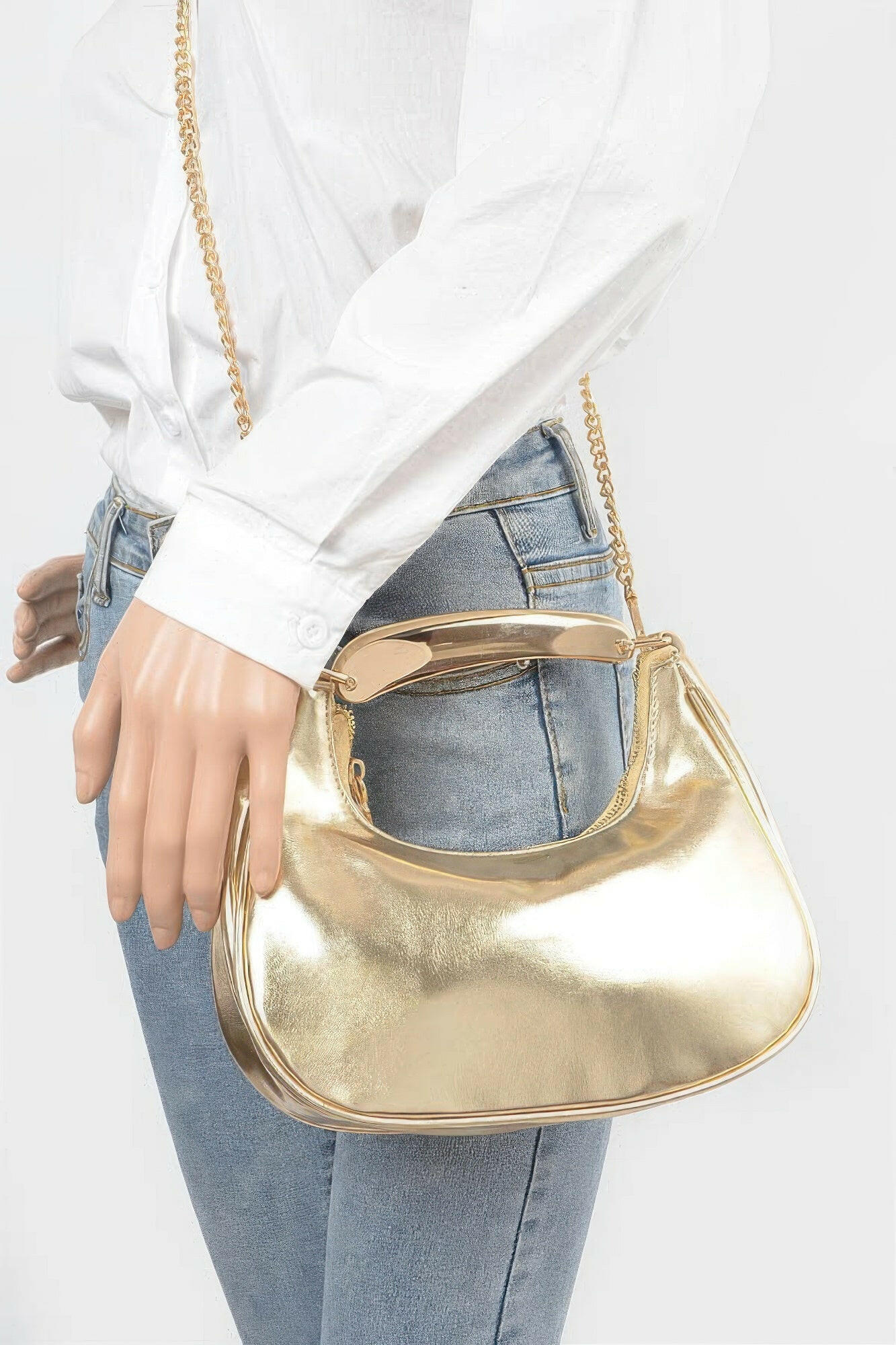 Elegant leather metal bag showcasing premium craftsmanship, perfect for stylish and durable fashion accessories.
