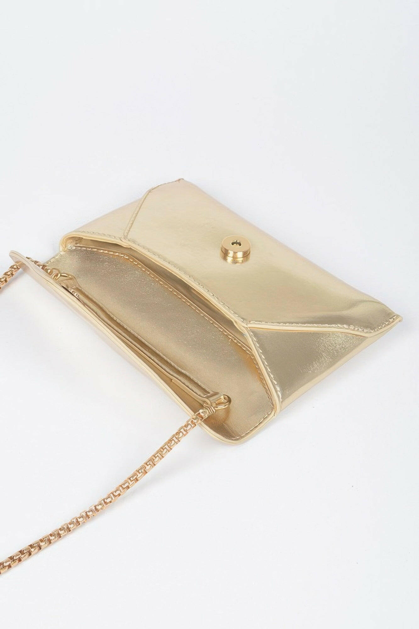 Compact and stylish small bag perfect for everyday use and travel, offering both convenience and elegance.