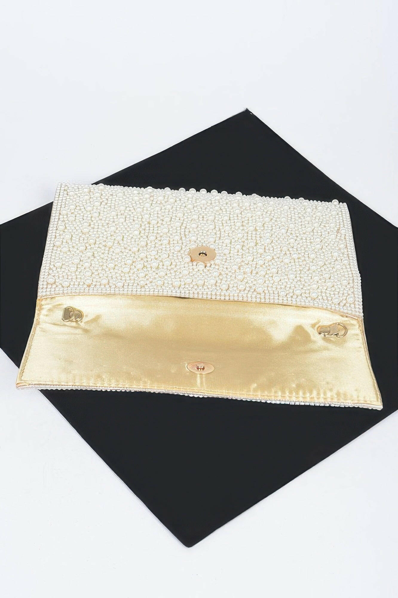 Elegant pearl party bag showcasing exquisite design, perfect for formal events and stylish occasions