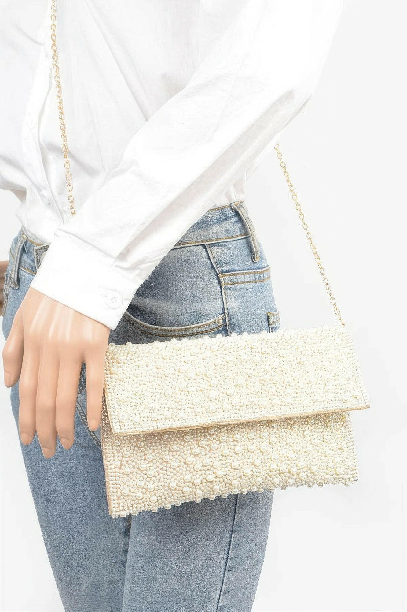 Elegant pearl party bag showcasing exquisite design, perfect for formal events and stylish occasions