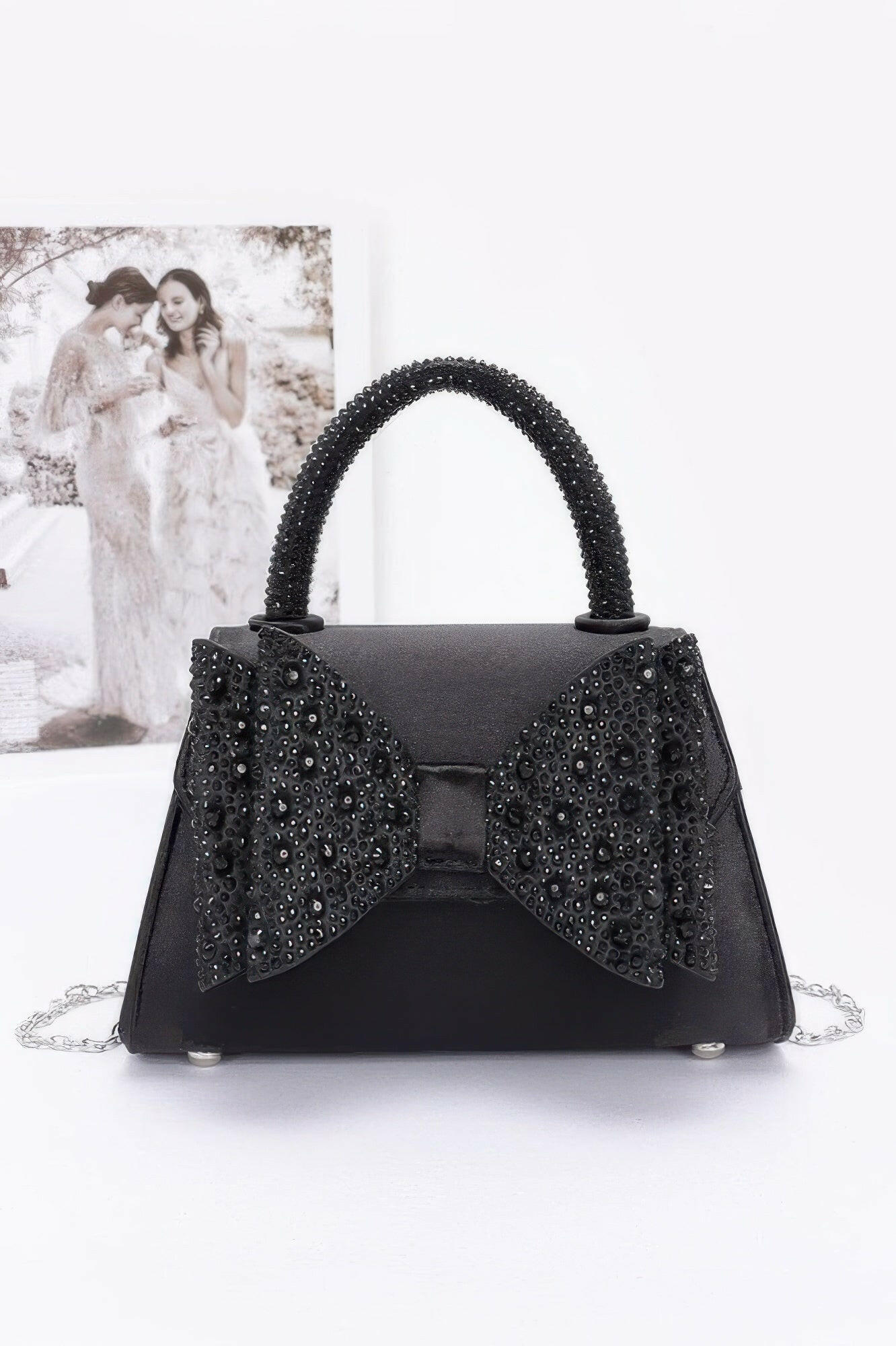 Elegant satin flap bag with refined design, perfect for formal occasions and stylish evening wear.